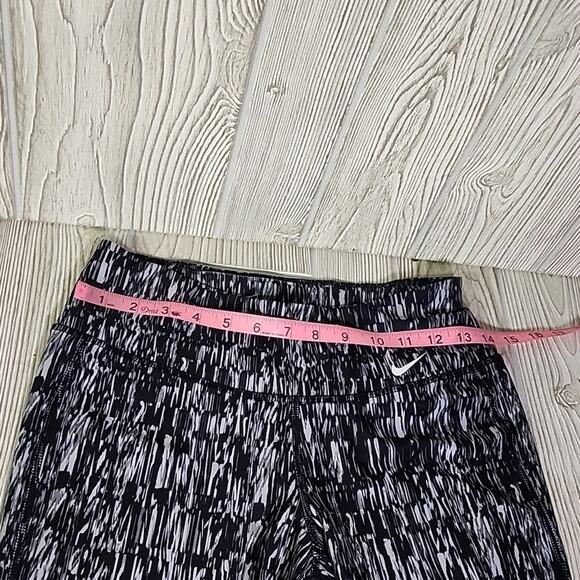 Nike Dri-Fit Grey and Black Capri Athletic Leggings Womens Size Small - Picture 9 of 11
